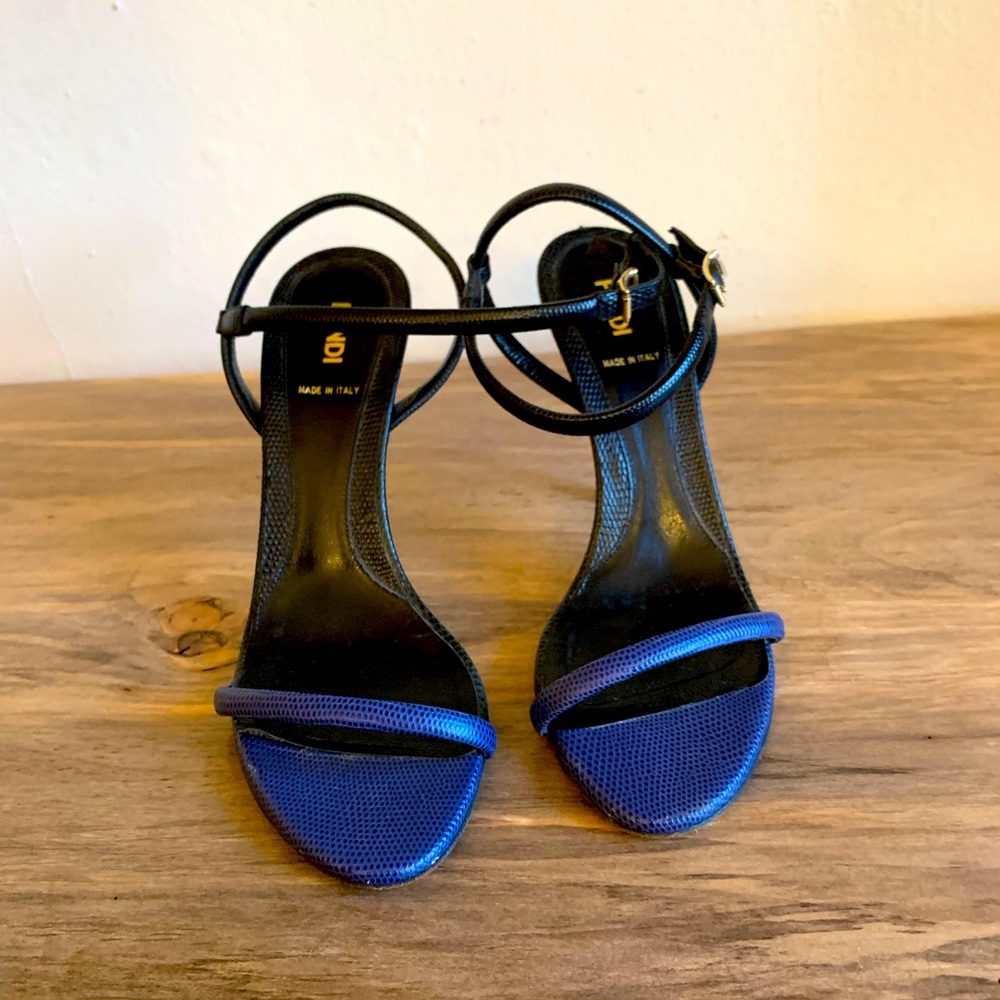 FENDI SHOES! Gorgeous heels, navy textured leather